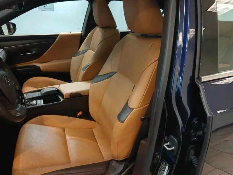 2019 Lexus ES 7th Gen - Image 9 of 12