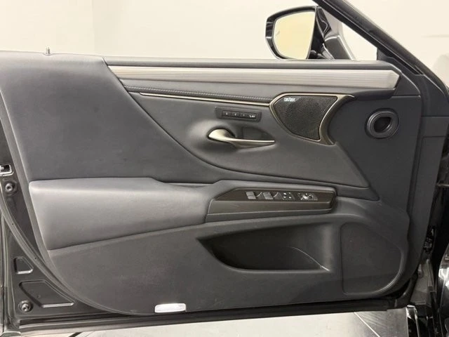 2019 Lexus ES 7th Gen - Image 17 of 21