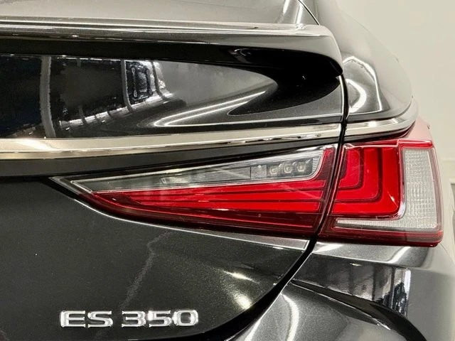 2019 Lexus ES 7th Gen - Image 12 of 21
