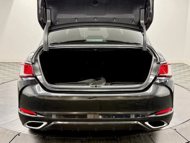 2019 Lexus ES 7th Gen - Image 13 of 21