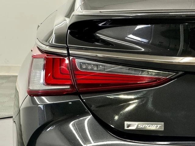 2019 Lexus ES 7th Gen - Image 11 of 21