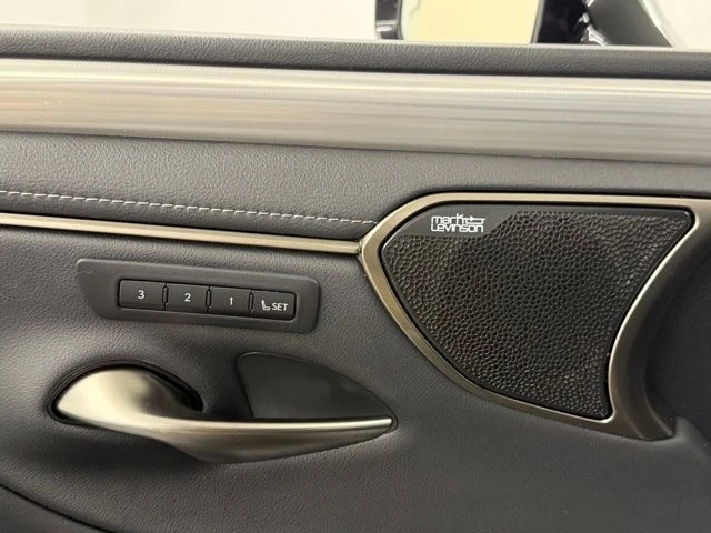2019 Lexus ES 7th Gen - Image 19 of 21