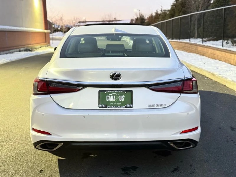 2019 Lexus ES 7th Gen - Image 8 of 12