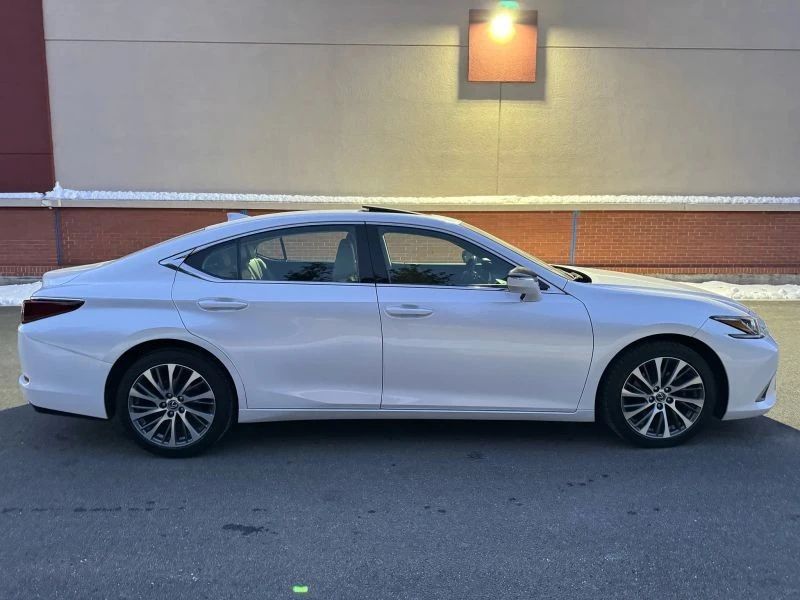 2019 Lexus ES 7th Gen - Image 5 of 12