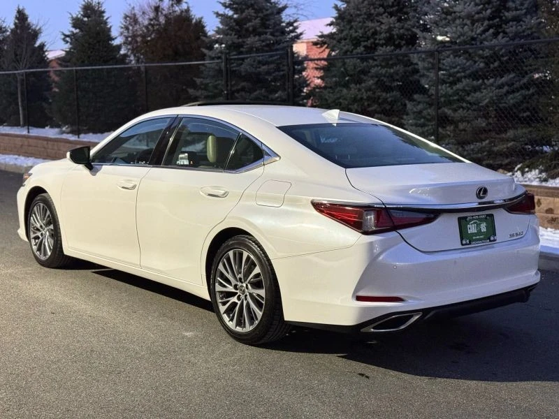 2019 Lexus ES 7th Gen - Image 10 of 12