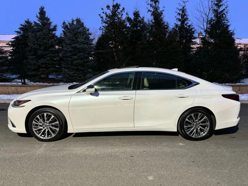 2019 Lexus ES 7th Gen - Image 11 of 12