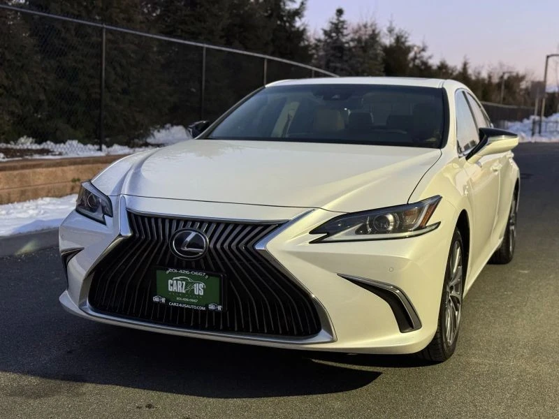 2019 Lexus ES 7th Gen - Image 2 of 12