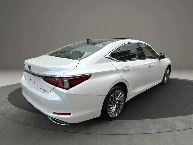 2019 Lexus ES 7th Gen - Image 5 of 12