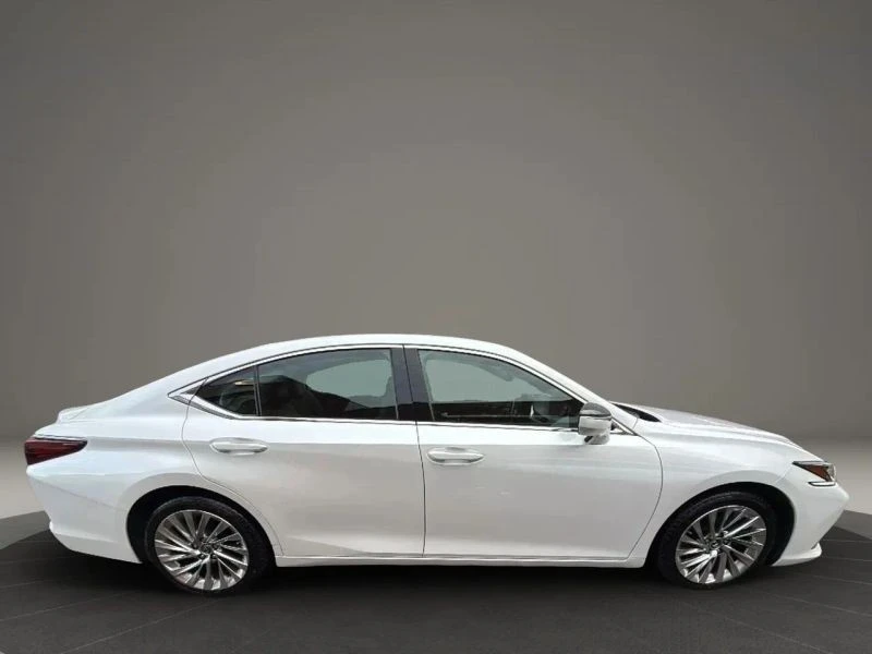 2019 Lexus ES 7th Gen - Image 4 of 12