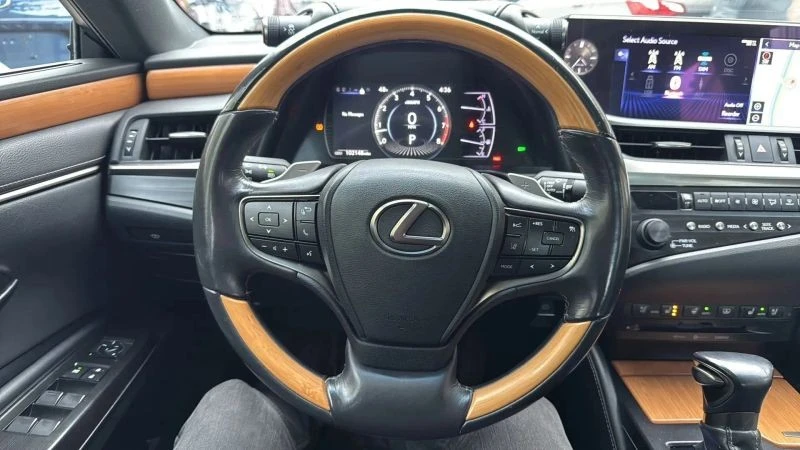 2019 Lexus ES 7th Gen - Image 10 of 12