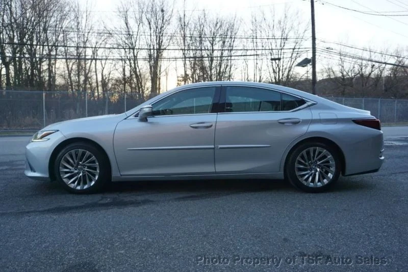 2019 Lexus ES 7th Gen - Image 5 of 12