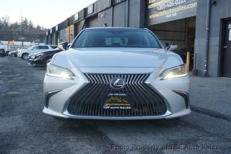 2019 Lexus ES 7th Gen - Image 3 of 12