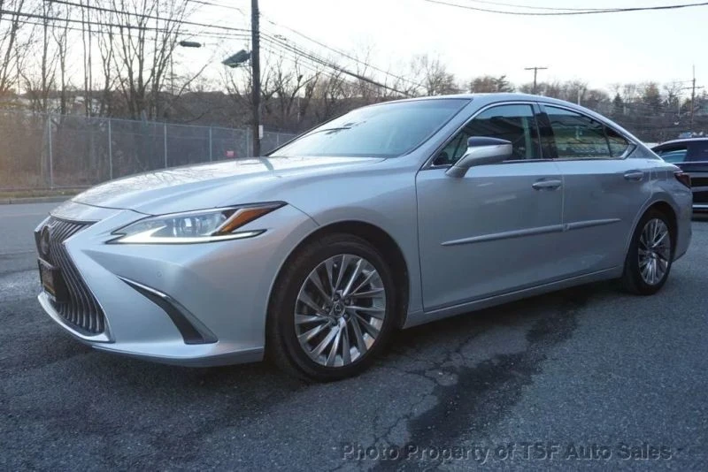 2019 Lexus ES 7th Gen - Image 4 of 12