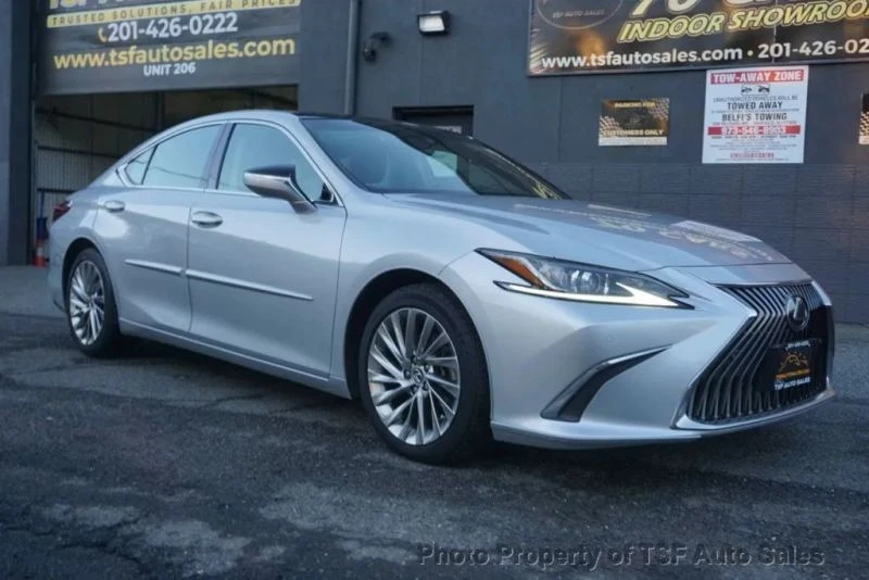 2019 Lexus ES 7th Gen - Image 10 of 12