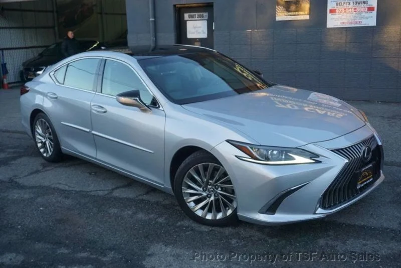 2019 Lexus ES 7th Gen - Image 2 of 12