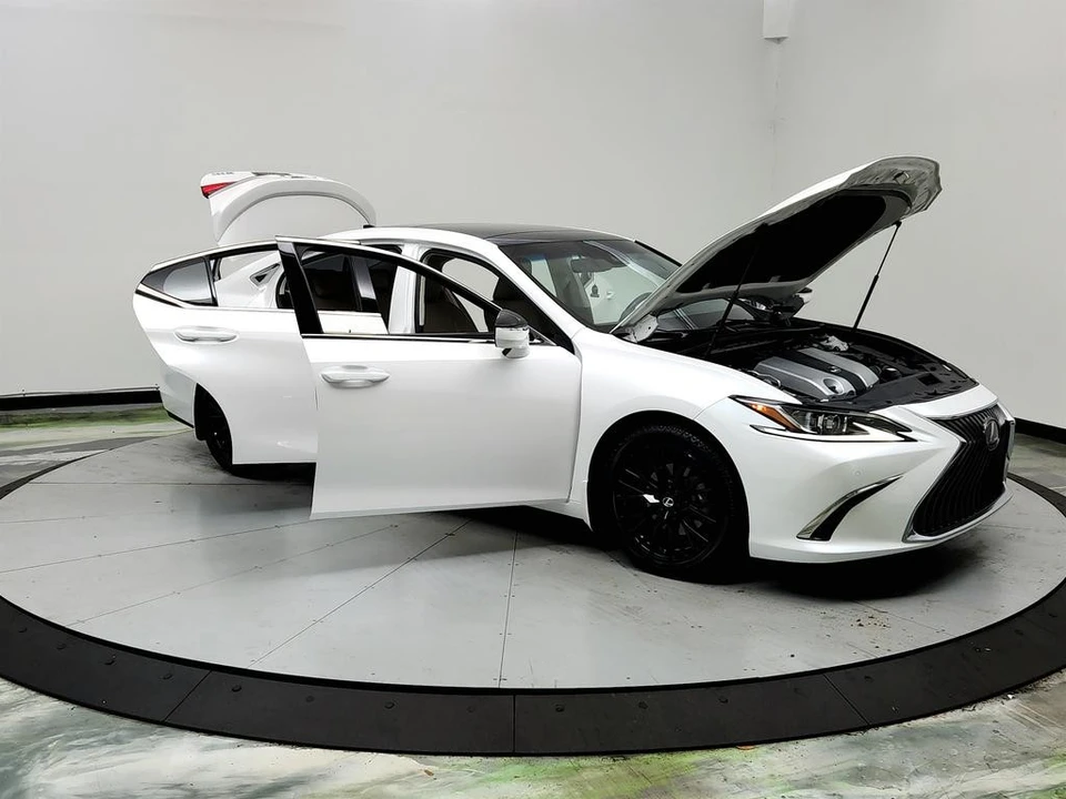 2019 Lexus ES 7th Gen - Image 10 of 12