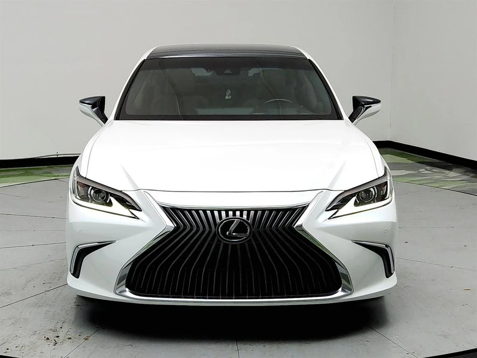 2019 Lexus ES 7th Gen - Image 2 of 12