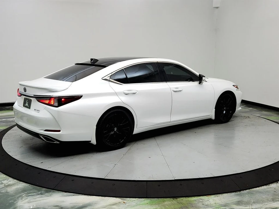 2019 Lexus ES 7th Gen - Image 5 of 21