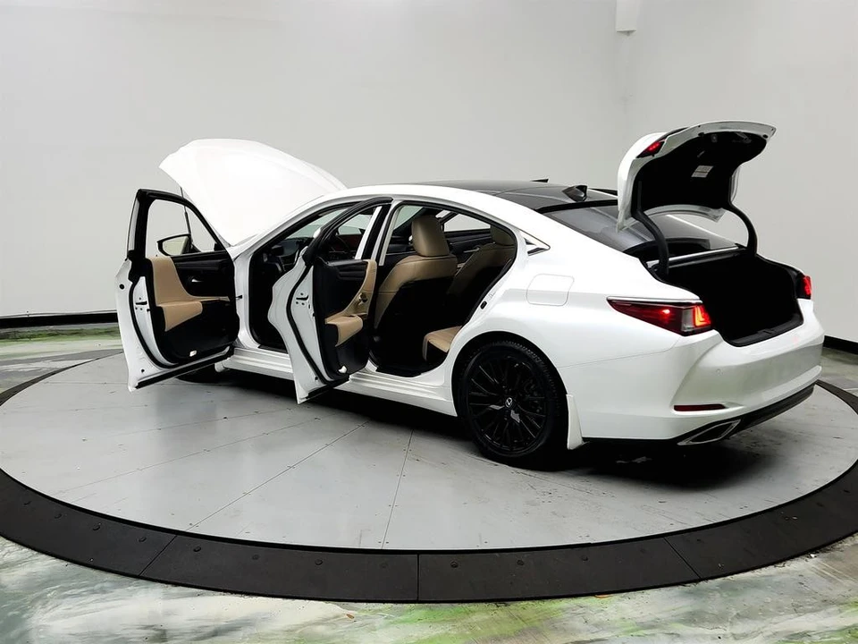 2019 Lexus ES 7th Gen - Image 12 of 21