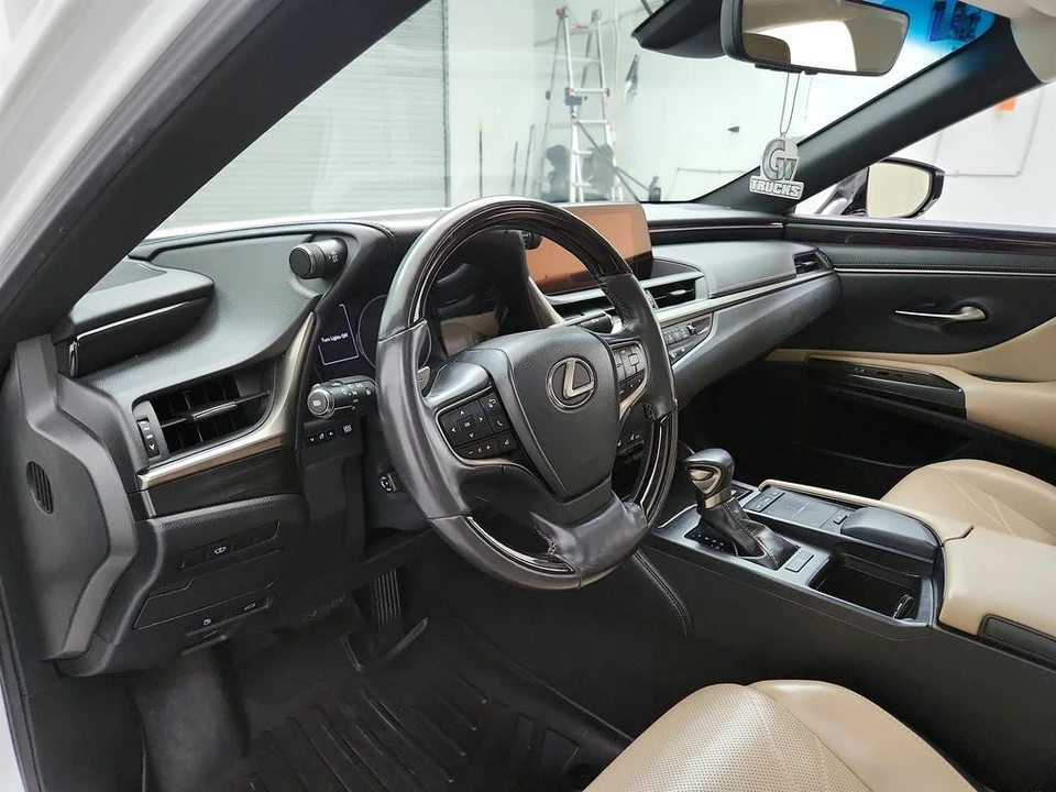2019 Lexus ES 7th Gen - Image 13 of 21