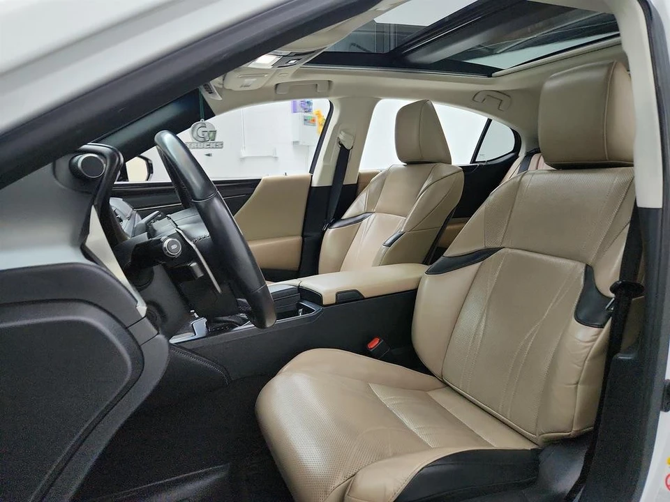 2019 Lexus ES 7th Gen - Image 14 of 21