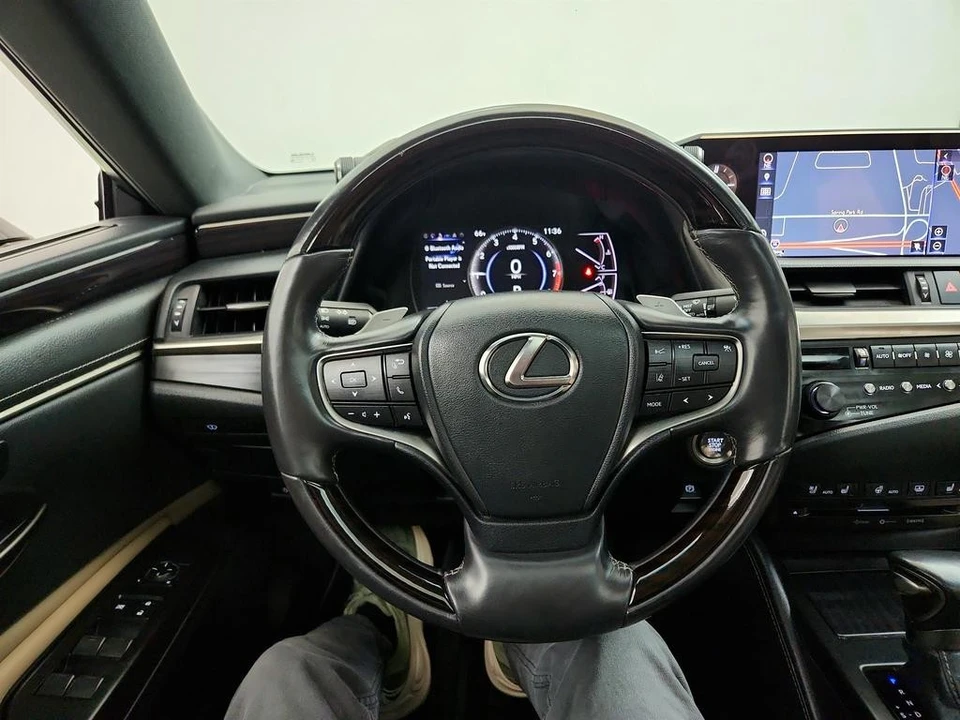 2019 Lexus ES 7th Gen - Image 18 of 21