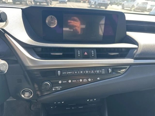2019 Lexus ES 7th Gen - Image 11 of 14