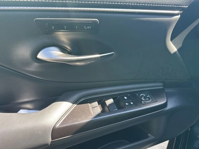 2019 Lexus ES 7th Gen - Image 5 of 14