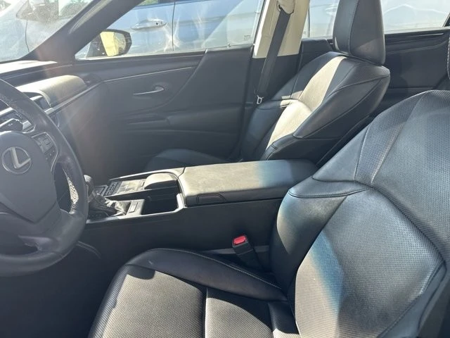 2019 Lexus ES 7th Gen - Image 7 of 14
