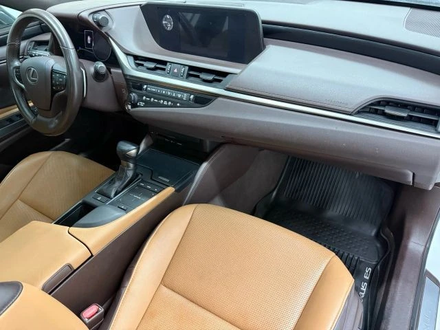 2019 Lexus ES 7th Gen - Image 18 of 21