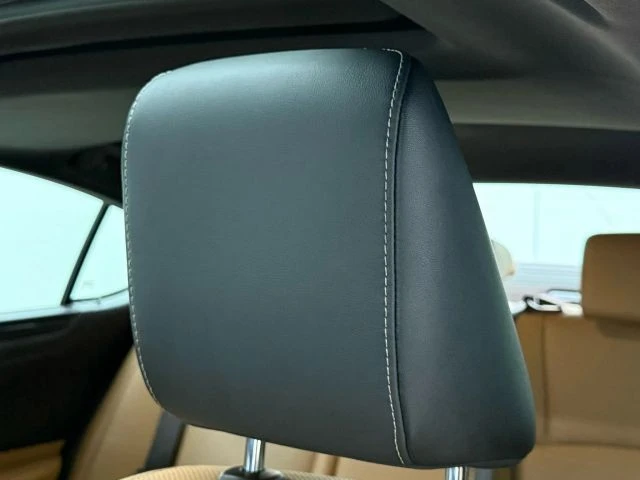 2019 Lexus ES 7th Gen - Image 17 of 21