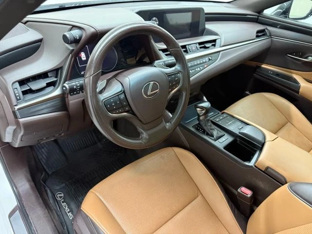 2019 Lexus ES 7th Gen - Image 14 of 21
