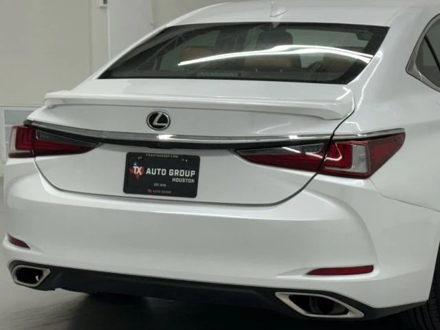 2019 Lexus ES 7th Gen - Image 13 of 21