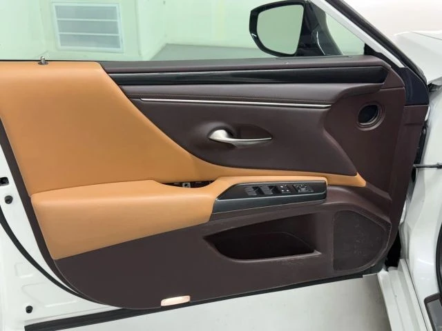 2019 Lexus ES 7th Gen - Image 21 of 21