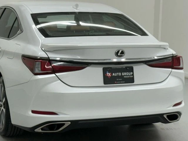2019 Lexus ES 7th Gen - Image 12 of 21