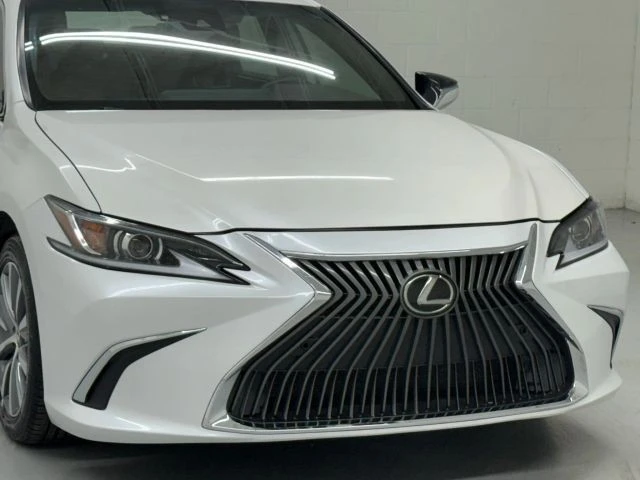 2019 Lexus ES 7th Gen - Image 10 of 12