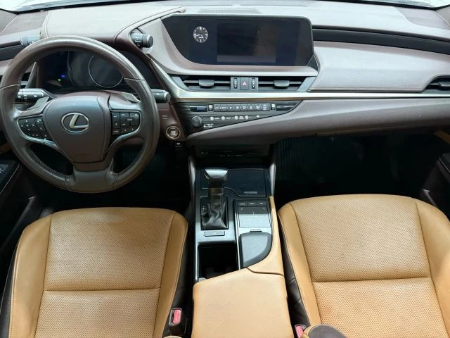 2019 Lexus ES 7th Gen - Image 2 of 21