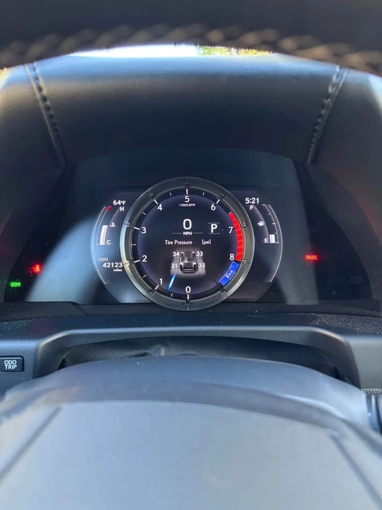 2019 Lexus ES 7th Gen - Image 9 of 10