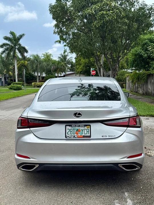 2019 Lexus ES 7th Gen - Image 8 of 12
