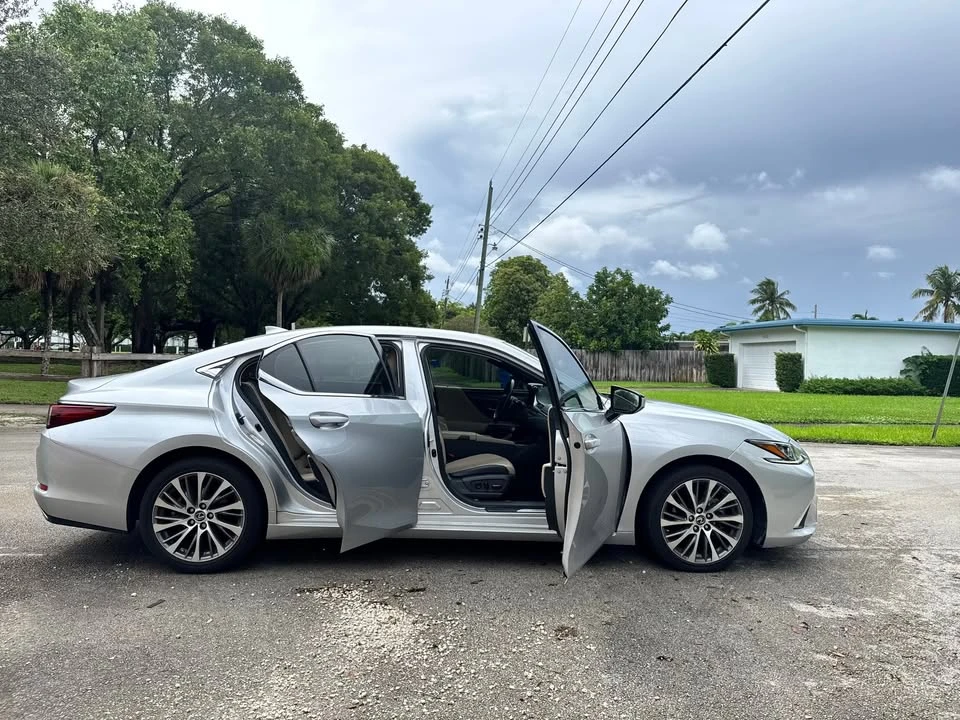 2019 Lexus ES 7th Gen - Image 12 of 12