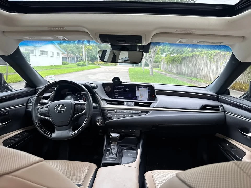2019 Lexus ES 7th Gen - Image 7 of 12