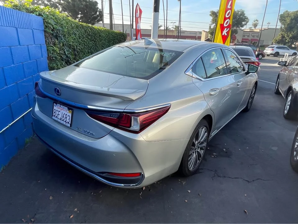 2019 Lexus ES 7th Gen - Image 3 of 3