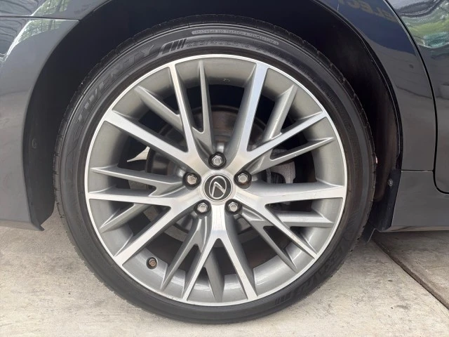 2019 Lexus GS 4th Gen - Image 15 of 31