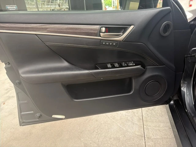 2019 Lexus GS 4th Gen - Image 21 of 31