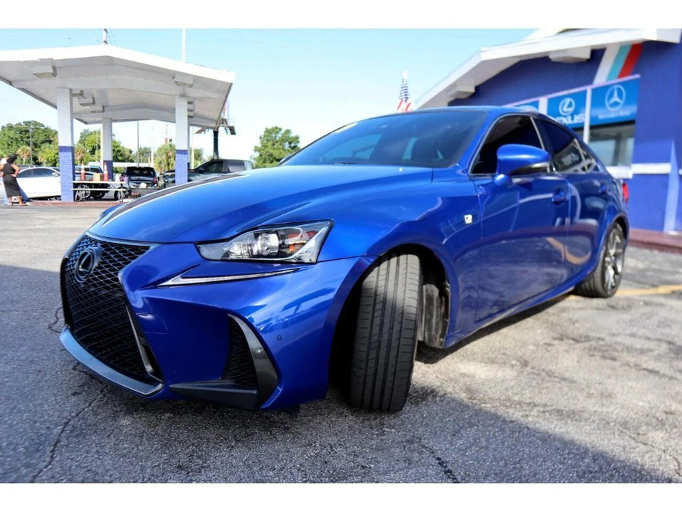 2019 Lexus IS 3rd Gen - Image 11 of 20