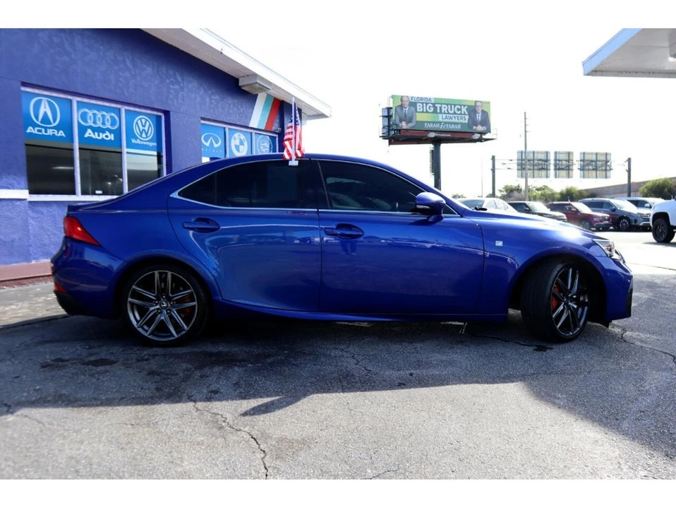 2019 Lexus IS 3rd Gen - Image 5 of 20