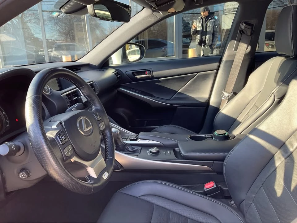 2019 Lexus IS 3rd Gen - Image 9 of 20