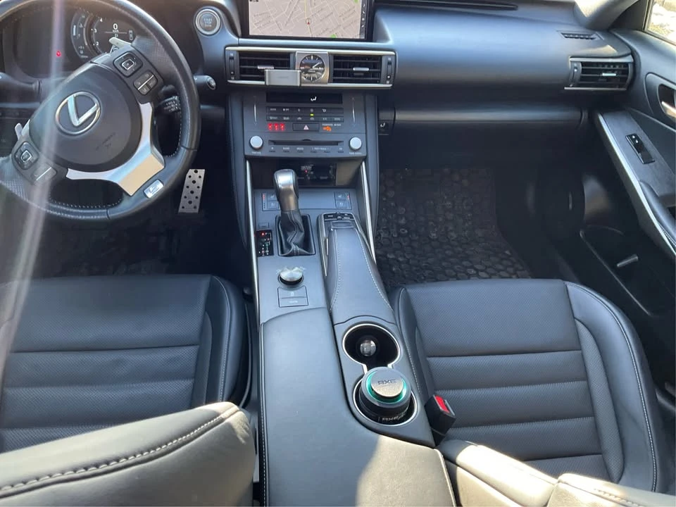 2019 Lexus IS 3rd Gen - Image 16 of 20