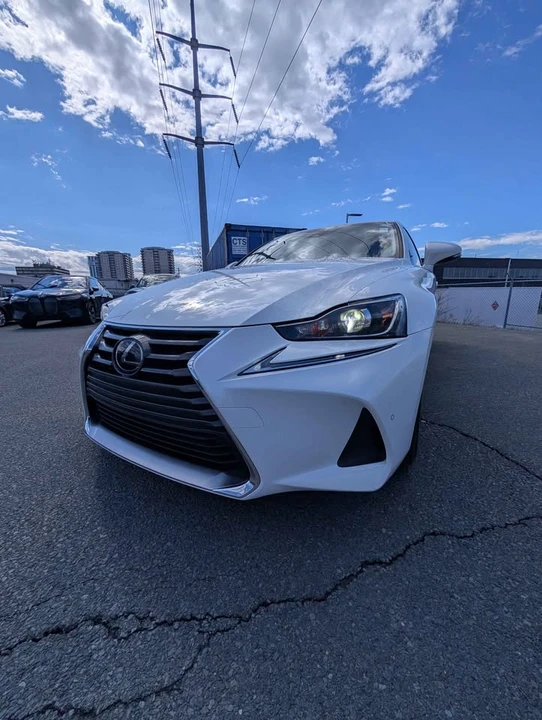 2019 Lexus IS 3rd Gen - Image 5 of 18
