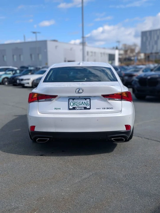 2019 Lexus IS 3rd Gen - Image 4 of 18